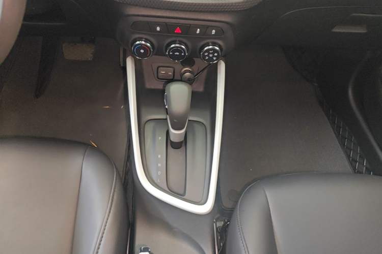 Used Chevrolet Cavalier 2020 Redline 325T Automatic Xinshang Edition Gear Lever