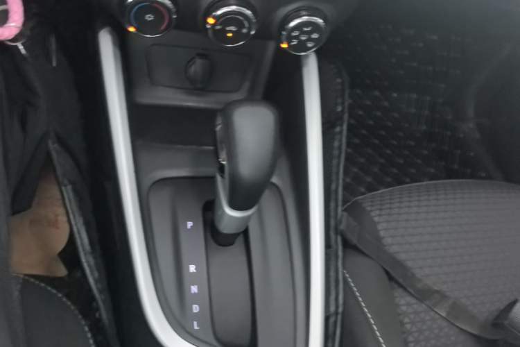 Used Chevrolet Cavalier 2020 325T Automatic Enjoyment Edition Gear Lever