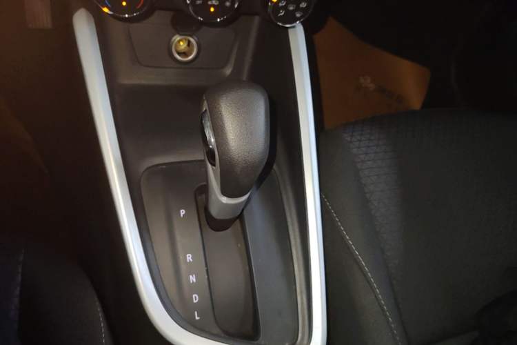 Used Chevrolet Cavalier 2020 325T Automatic Enjoyment Edition Gear Lever