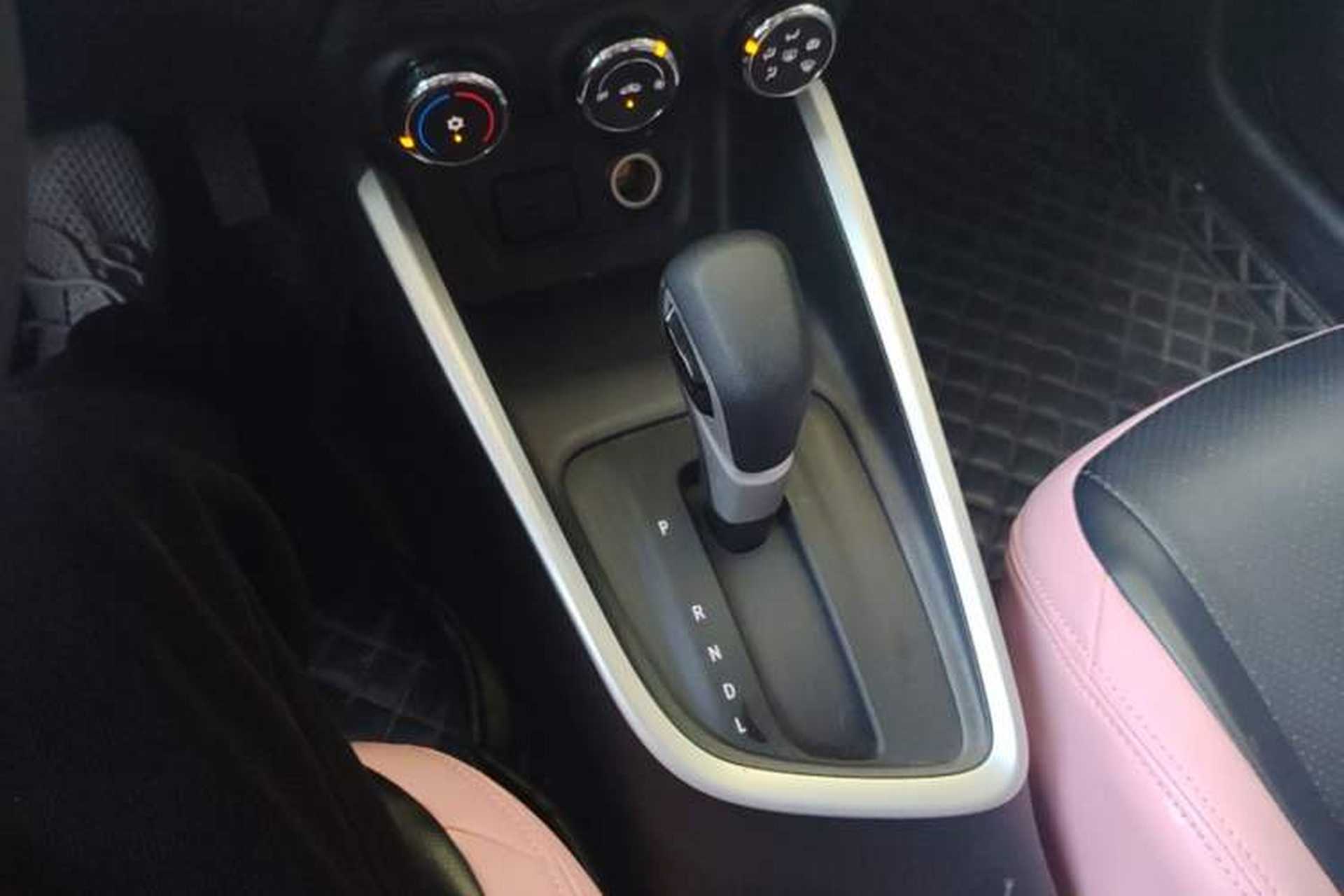 Used Chevrolet Cavalier 2020 Redline 325T Automatic Xinshang Edition Gear Lever