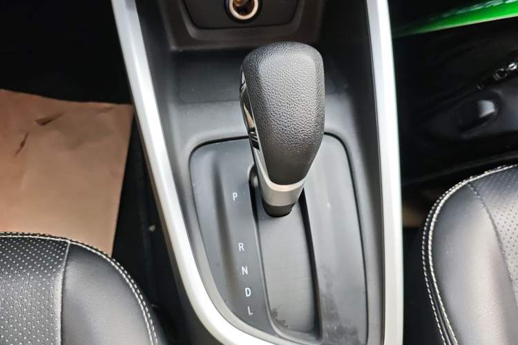 Used Chevrolet Cavalier 2020 325T Automatic Enjoyment Edition Gear Lever