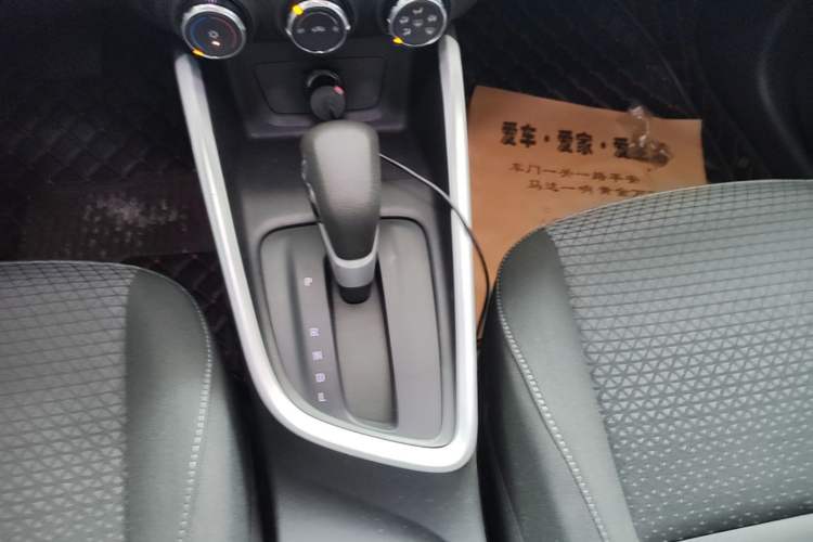 Used Chevrolet Cavalier 2020 325T Automatic Enjoyment Edition Gear Lever