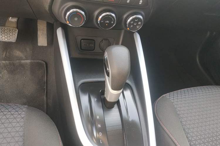 Used Chevrolet Cavalier 2020 Redline 325T Automatic Xinshang Edition Gear Lever