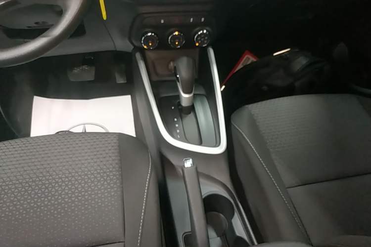 Used Chevrolet Cavalier 2020 325T Automatic Enjoyment Edition Gear Lever