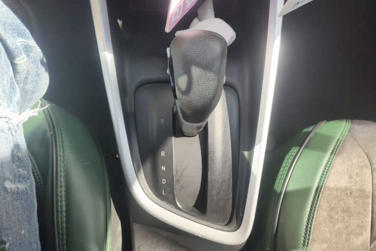 Used Chevrolet Cavalier 2020 325T Automatic Enjoyment Edition Gear Lever