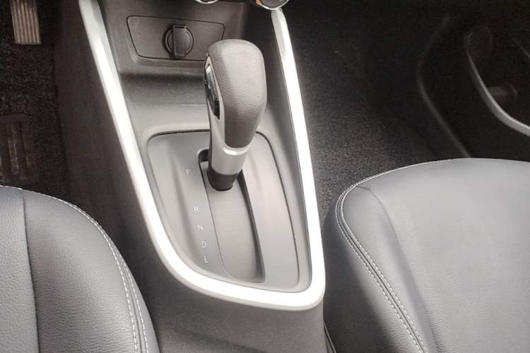 Used Chevrolet Cavalier 2020 325T Automatic Enjoyment Edition Gear Lever