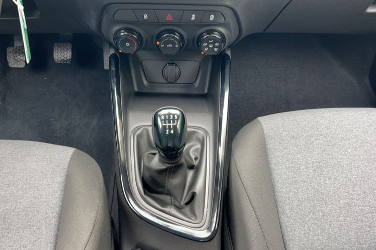 Used Chevrolet Cavalier 2020 320 Manual Enjoyment Edition Gear Lever