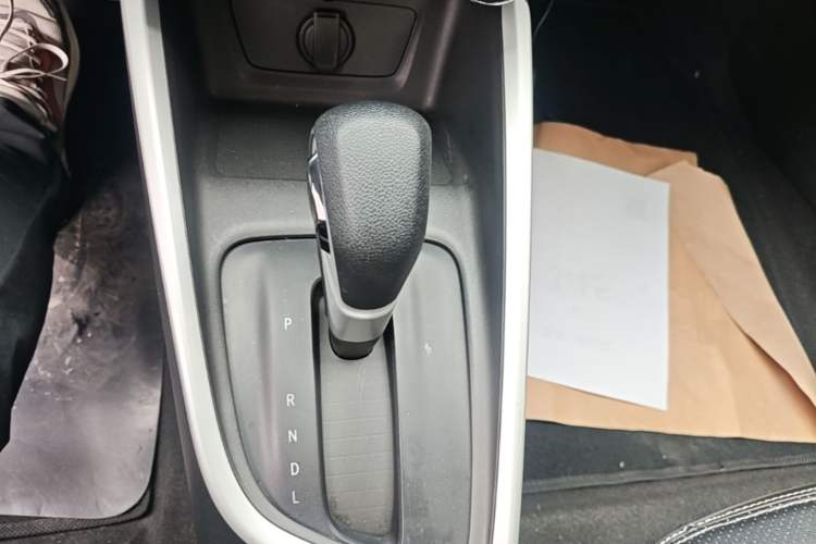 Used Chevrolet Cavalier 2020 325T Automatic Enjoyment Edition Gear Lever