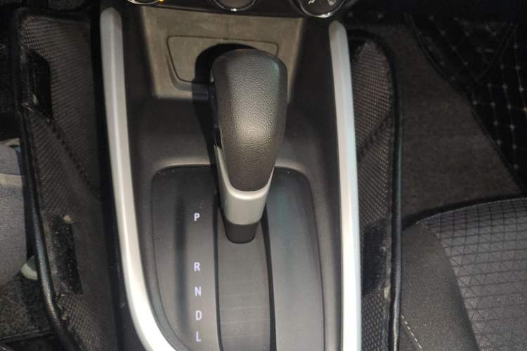 Used Chevrolet Cavalier 2020 325T Automatic Enjoyment Edition Gear Lever