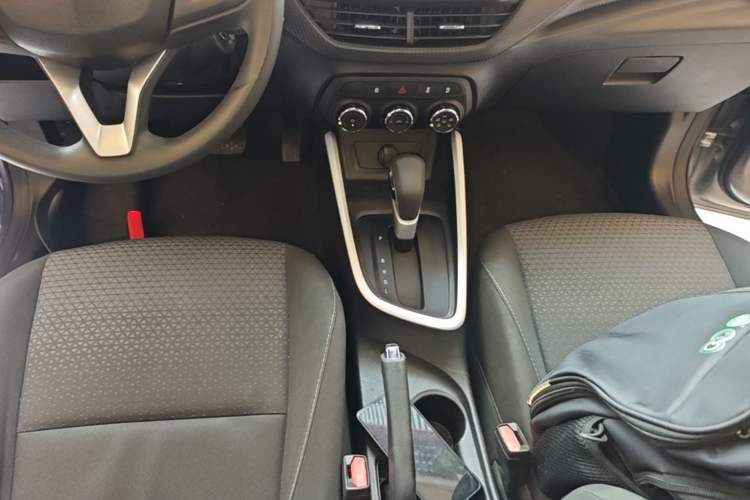 Used Chevrolet Cavalier 2020 325T Automatic Enjoyment Edition Gear Lever
