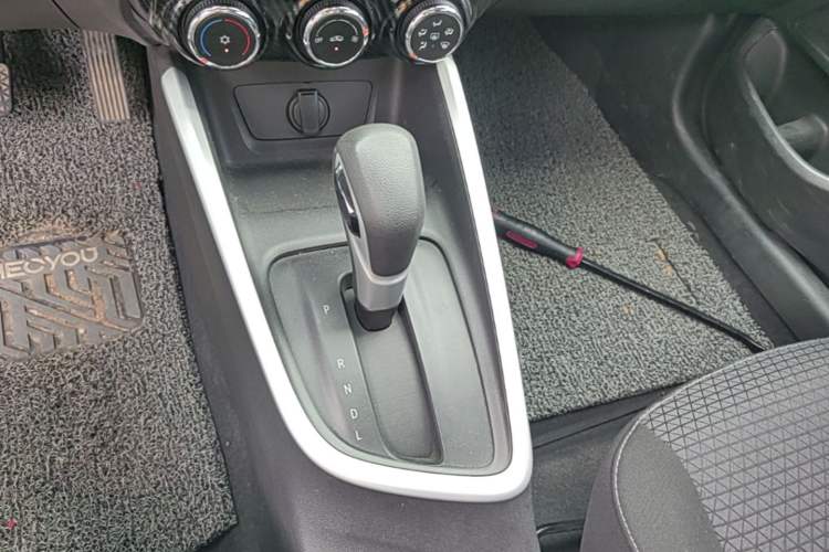 Used Chevrolet Cavalier 2020 325T Automatic Enjoyment Edition Gear Lever
