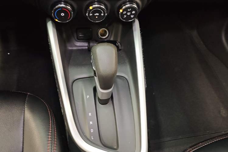 Used Chevrolet Cavalier 2020 Redline 325T Automatic Xinshang Edition Gear Lever