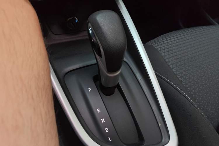 Used Chevrolet Cavalier 2020 325T Automatic Enjoyment Edition Gear Lever