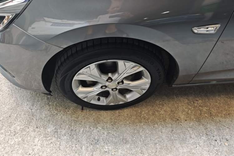Used Chevrolet Cavalier 2020 325T Automatic Enjoyment Edition Left Front Wheel Hub