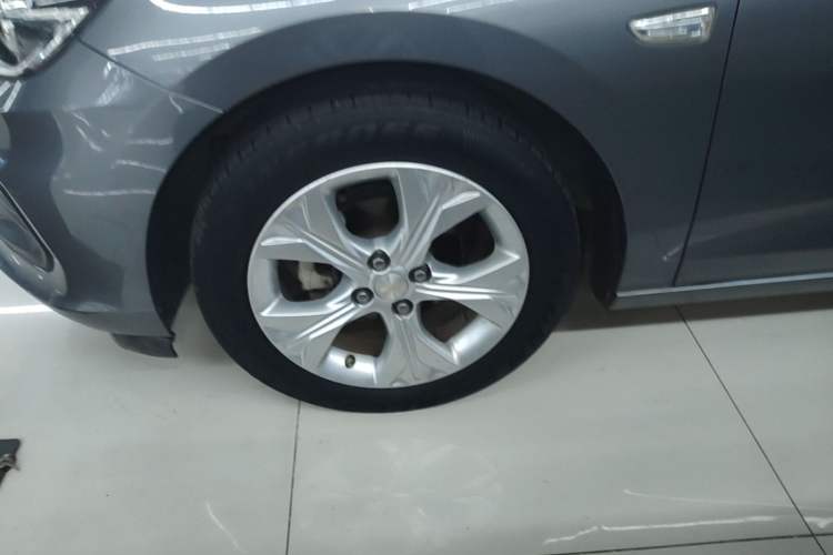 Used Chevrolet Cavalier 2020 325T Automatic Enjoyment Edition Left Front Wheel Hub
