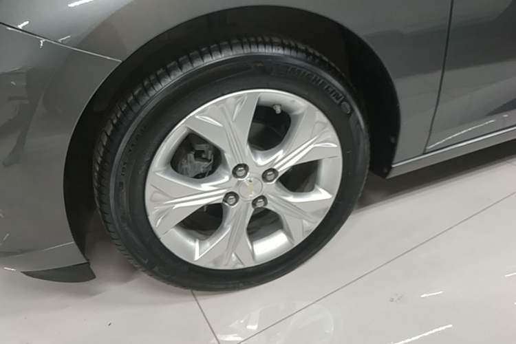Used Chevrolet Cavalier 2020 325T Automatic Enjoyment Edition Left Front Wheel Hub