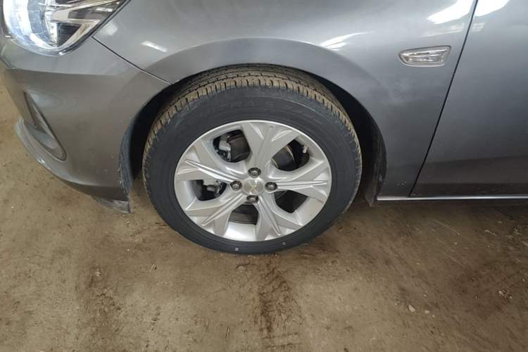 Used Chevrolet Cavalier 2020 325T Automatic Enjoyment Edition Left Front Wheel Hub