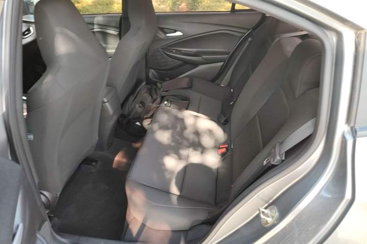 Used Chevrolet Cavalier 2020 Redline 325T Automatic Xinshang Edition China VI Standard Left Rear Seat