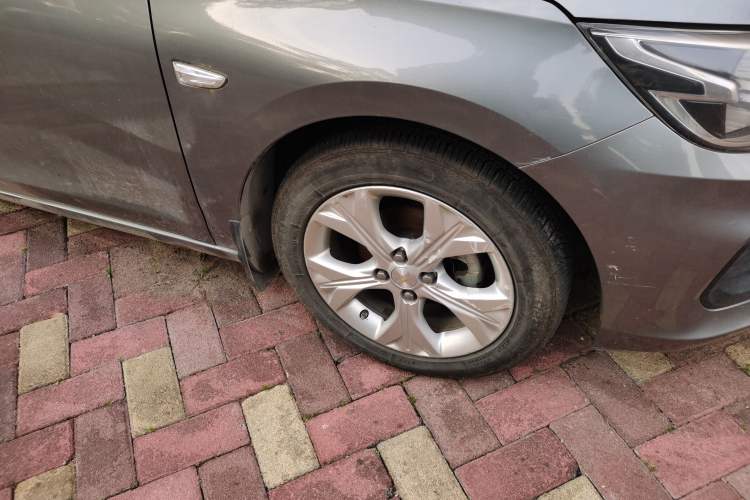 Used Chevrolet Cavalier 2020 325T Automatic Enjoyment Edition Right Front Wheel Hub