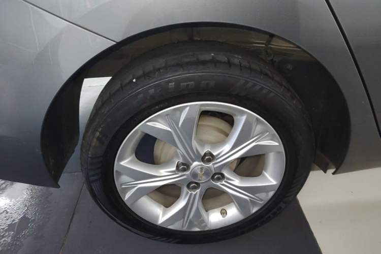Used Chevrolet Cavalier 2020 325T Automatic Enjoyment Edition Right Rear Wheel Hub