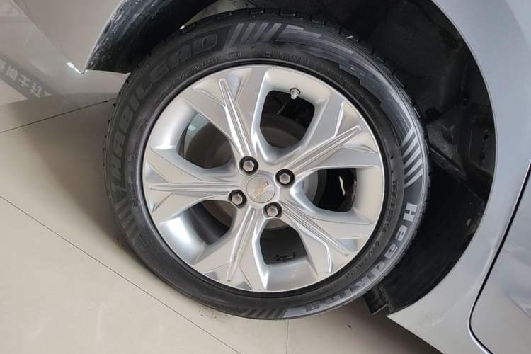 Used Chevrolet Cavalier 2020 325T Automatic Enjoyment Edition Right Rear Wheel Hub
