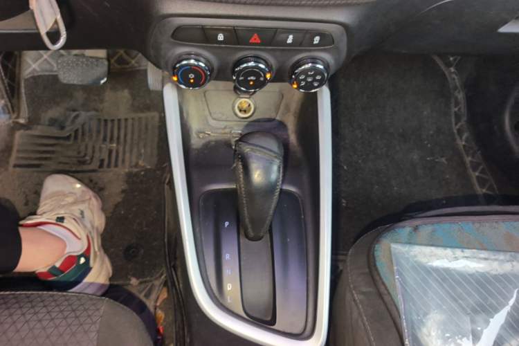 Used Chevrolet Cavalier 2020 325T Automatic Enjoyment Edition Gear Lever
