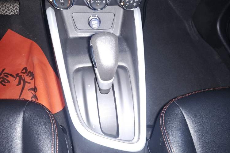 Used Chevrolet Cavalier 2020 325T Automatic Enjoyment Edition Gear Lever