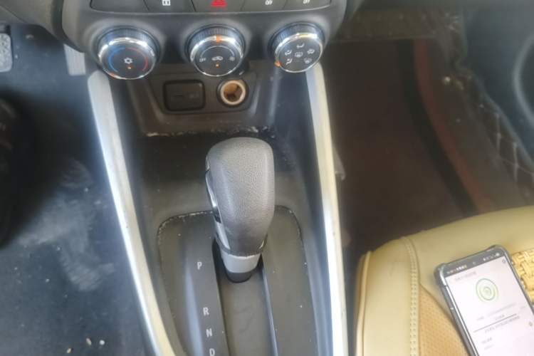 Used Chevrolet Cavalier 2020 Redline 325T Automatic Xinshang Edition Gear Lever