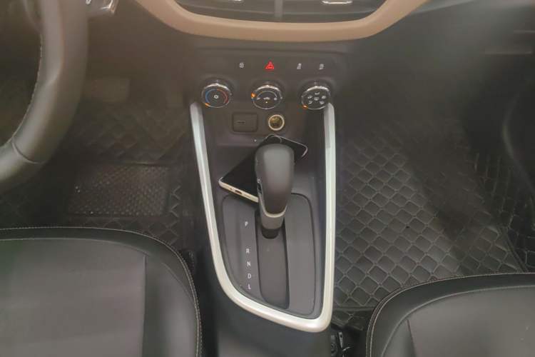 Used Chevrolet Cavalier 2020 Redline 325T Automatic Xinyao Edition Gear Lever