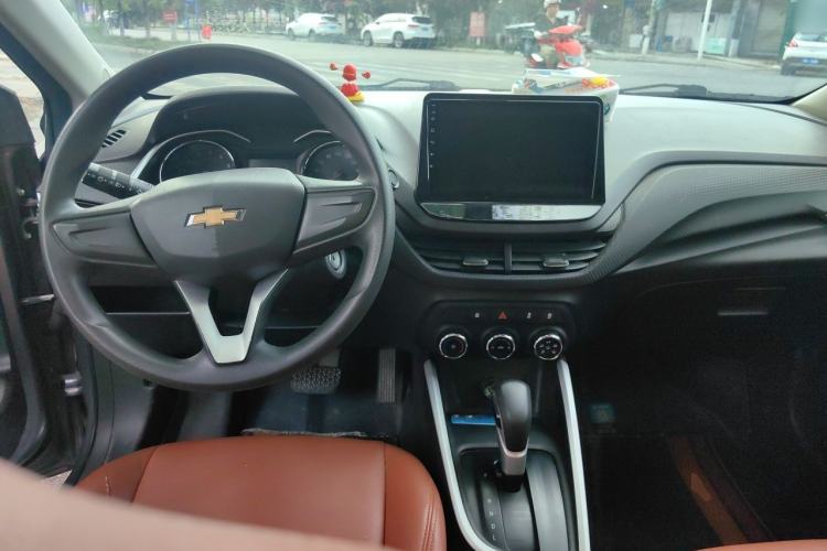 Used Chevrolet Cavalier 2020 325T Automatic Enjoyment Edition Center Console
