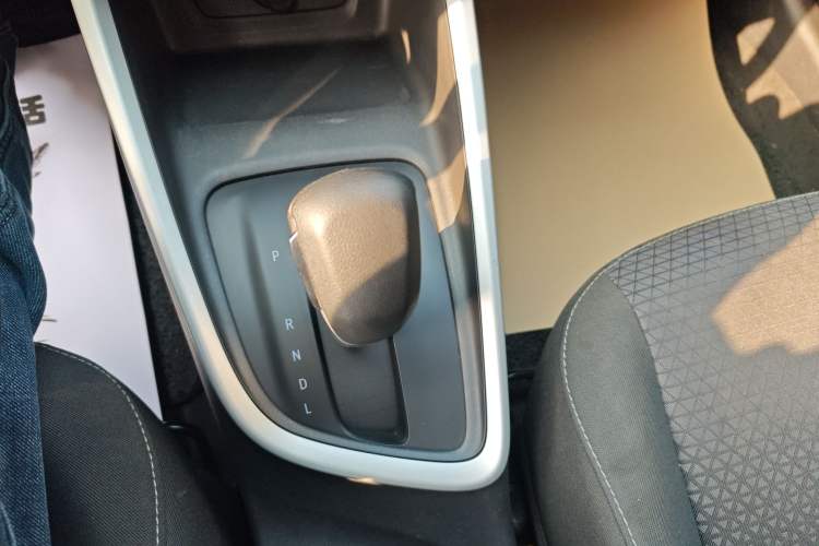 Used Chevrolet Cavalier 2020 325T Automatic Enjoyment Edition Gear Lever