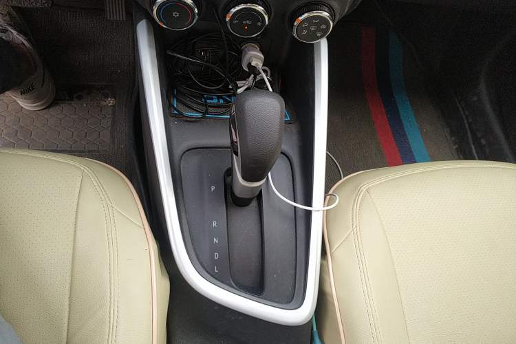 Used Chevrolet Cavalier 2020 Redline 325T Automatic Xinshang Edition Gear Lever