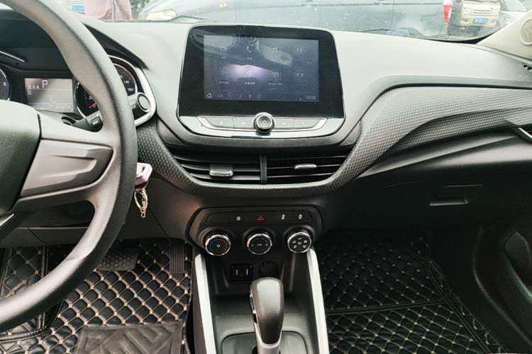 Used Chevrolet Cavalier 2020 Redline 325T Automatic Xinshang Edition China VI Standard Audio And AC Panel