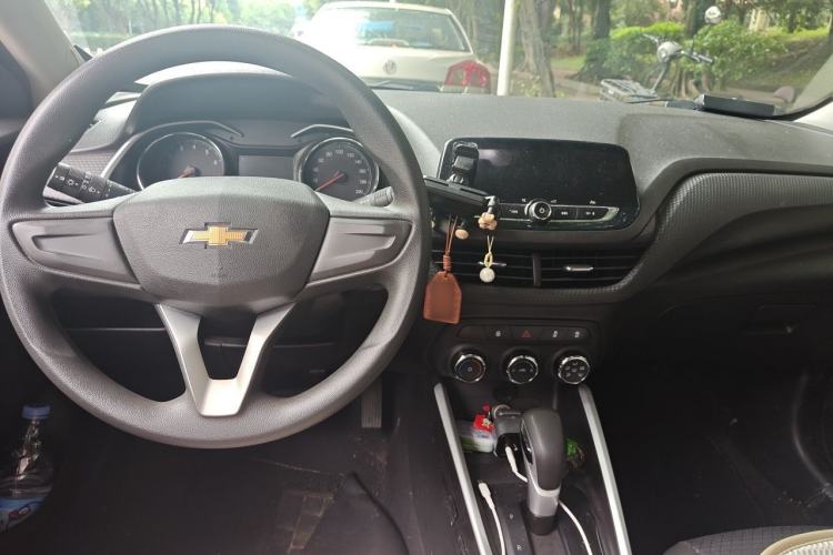 Used Chevrolet Cavalier 2020 325T Automatic Enjoyment Edition Center Console