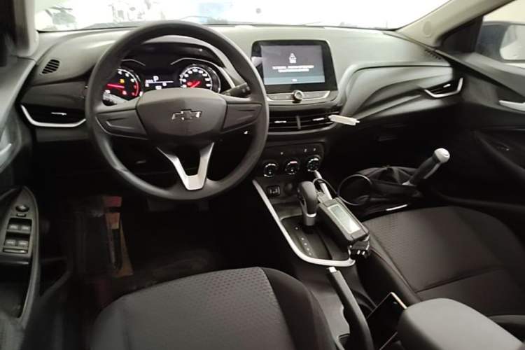 Used Chevrolet Cavalier 2020 Redline 325T Automatic Xinshang Edition China VI Standard Center Console