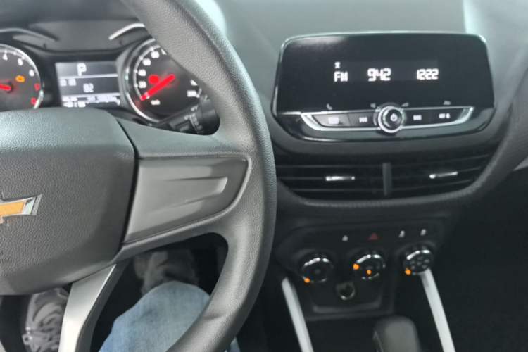 Used Chevrolet Cavalier 2020 325T Automatic Enjoyment Edition Center Console