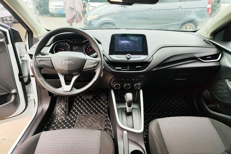 Used Chevrolet Cavalier 2020 Redline 325T Automatic Xinshang Edition China VI Standard Center Console