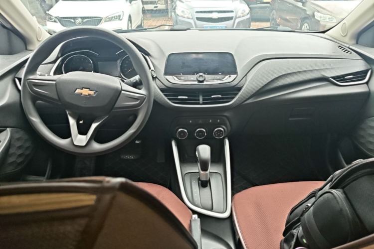 Used Chevrolet Cavalier 2020 325T Automatic Enjoyment Edition Center Console
