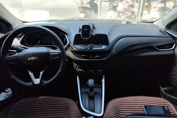 Used Chevrolet Cavalier 2020 325T Automatic Enjoyment Edition Center Console