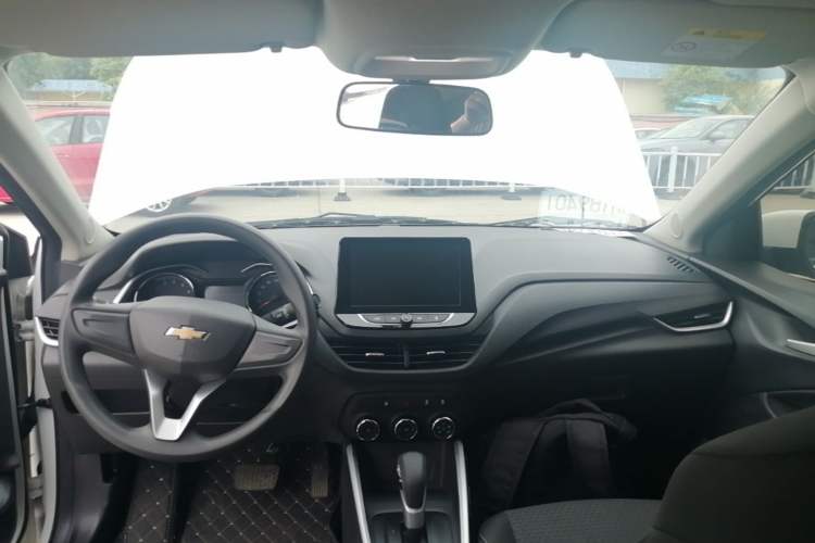 Used Chevrolet Cavalier 2020 325T Automatic Enjoyment Edition Center Console