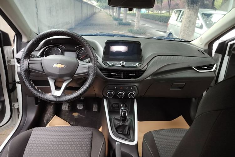 Used Chevrolet Cavalier 2020 320 Manual Xindong Edition Center Console