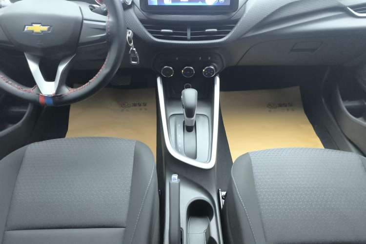 Used Chevrolet Cavalier 2020 325T Automatic Enjoyment Edition Gear Lever