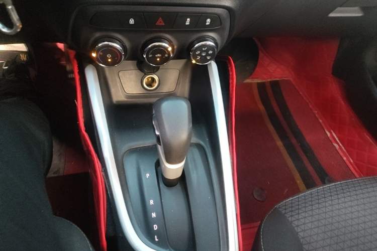 Used Chevrolet Cavalier 2020 325T Automatic Enjoyment Edition Gear Lever