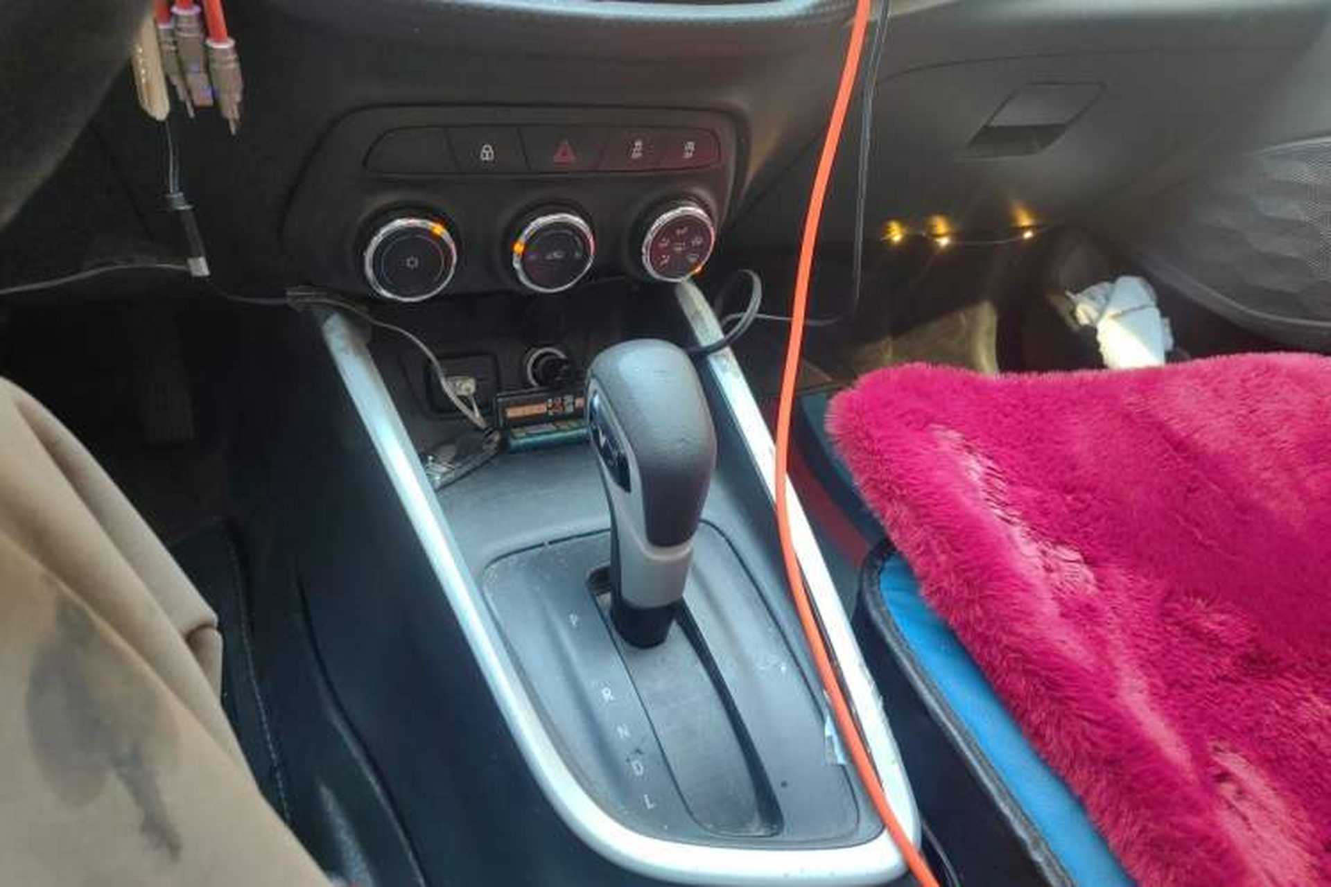 Used Chevrolet Cavalier 2020 Redline 325T Automatic Xinshang Edition Gear Lever