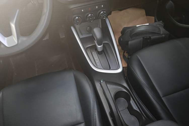 Used Chevrolet Cavalier 2020 325T Automatic Enjoyment Edition Gear Lever