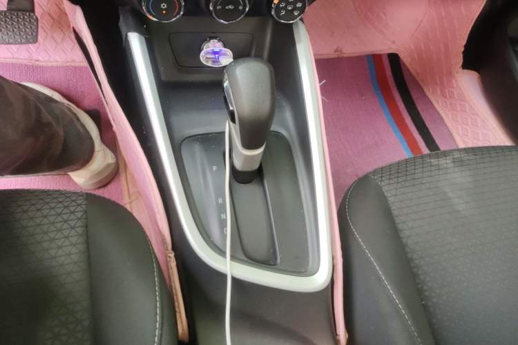 Used Chevrolet Cavalier 2020 325T Automatic Enjoyment Edition Gear Lever
