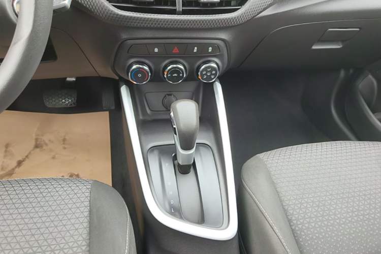 Used Chevrolet Cavalier 2020 325T Automatic Enjoyment Edition Gear Lever