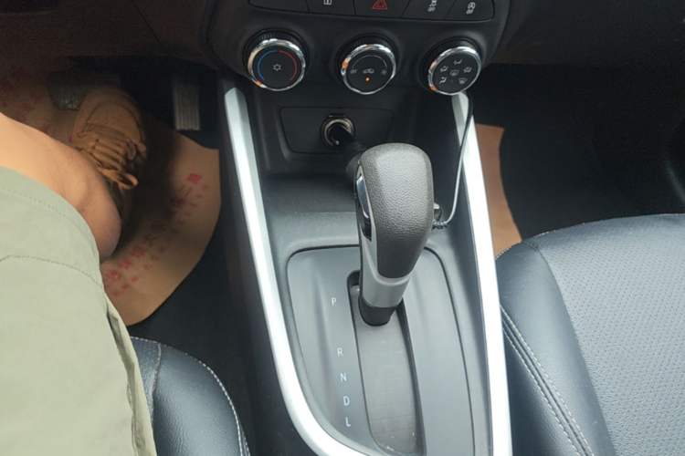 Used Chevrolet Cavalier 2020 325T Automatic Enjoyment Edition Gear Lever