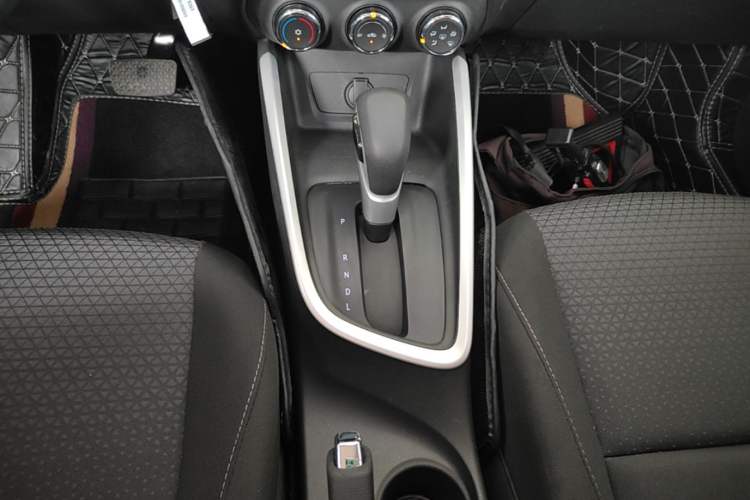 Used Chevrolet Cavalier 2020 325T Automatic Enjoyment Edition Gear Lever