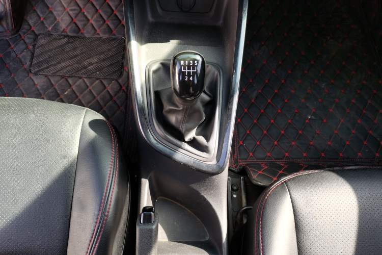 Used Chevrolet Cavalier 2020 320 Manual Enjoyment Edition Gear Lever